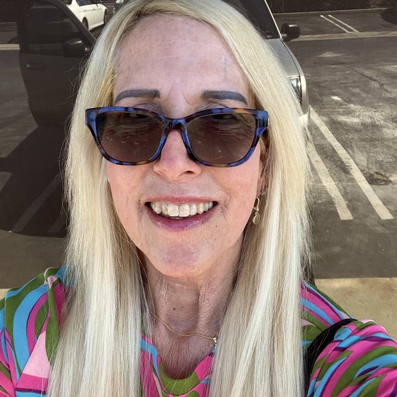 Meet your Posher, Leslie - Picture 1 of 1